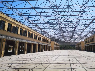 网架结构高度确定有哪些原则？